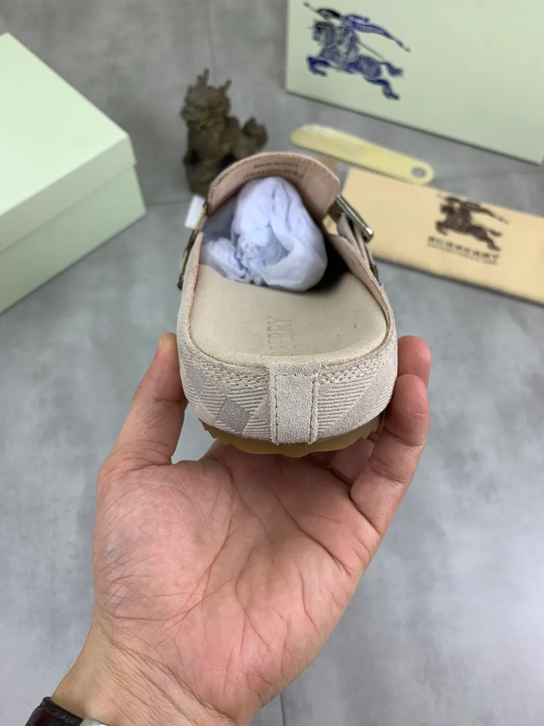 Men's Men's Shoes 💰P620 💰【New Style】Top Version 🆘【Burberry】New Burberry Slippers are on the market with perfect workmanship! 🔥Perfect shape and top quality🙈Non-slip and wear-resistant high-end rubber outsole👣Versatile and comfortable shoes, standard size: 39-45 (38 46 customized) 5️⃣colors available Top-quality packaging